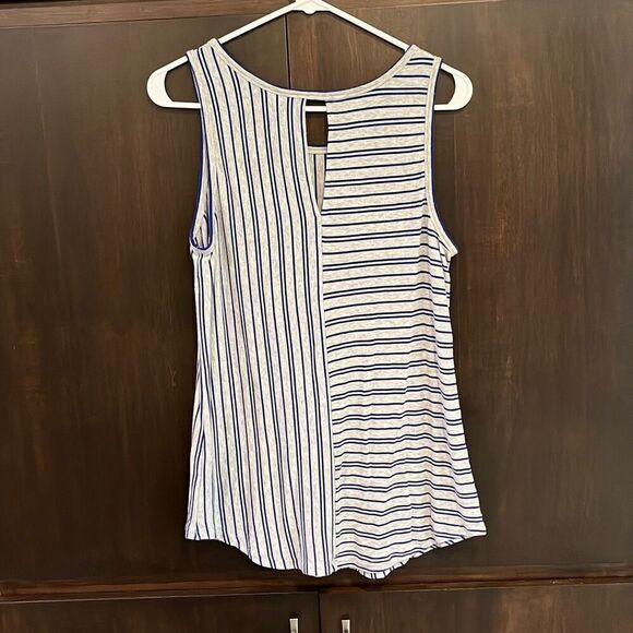 CAbi Ticker Tee Gray Blue Tank Keyhole Back Medium #5569 - Picture 3 of 5